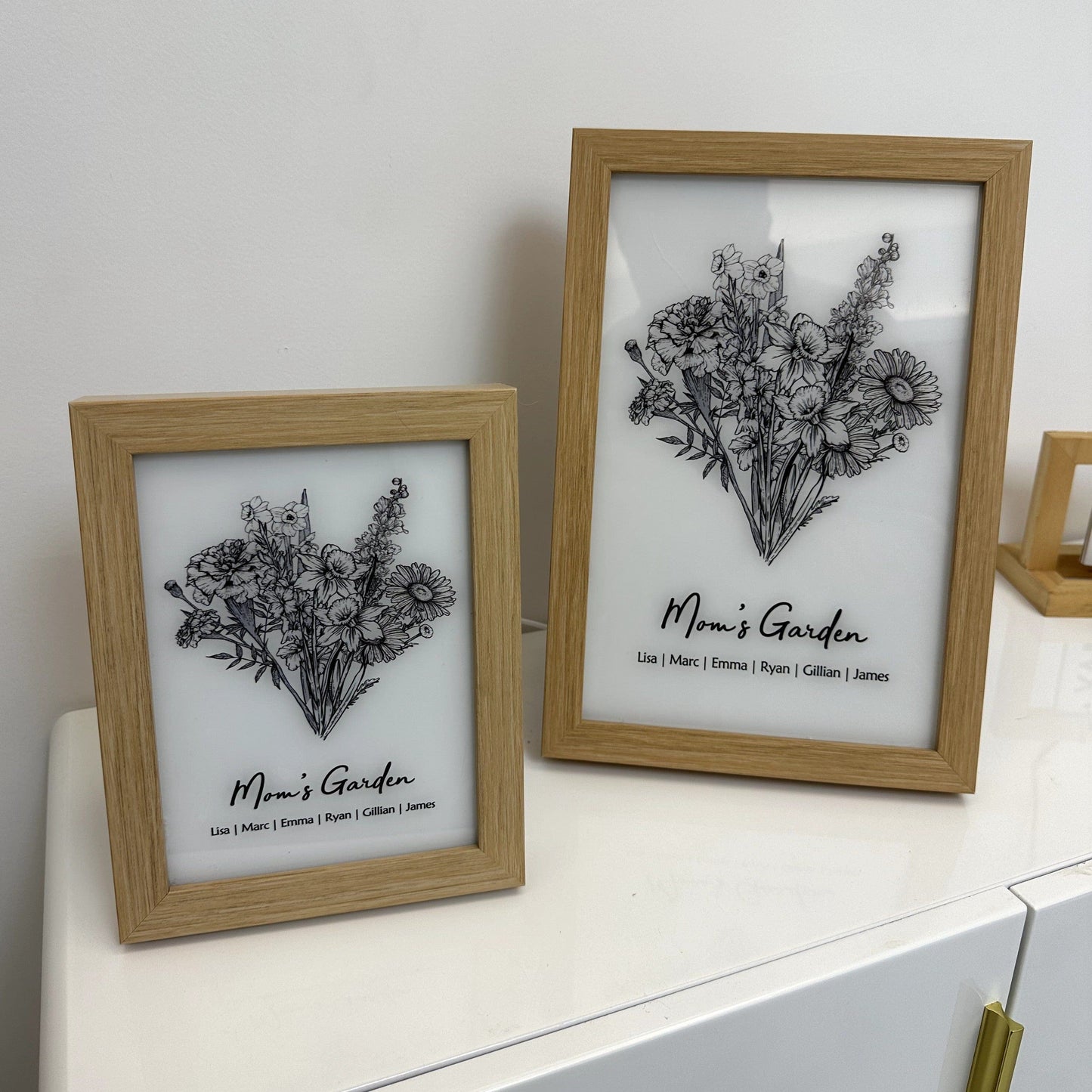 Ulovis Personalized Family Birth Flower Bouquet LED Light Box Frame
