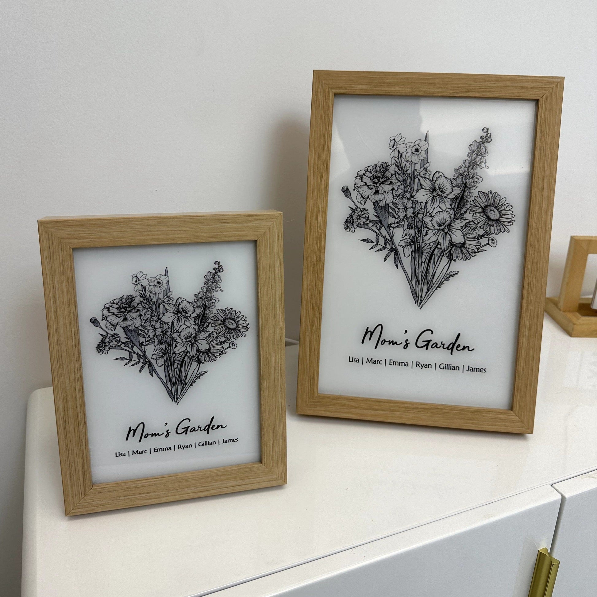 Ulovis Personalized Family Birth Flower Bouquet LED Light Box Frame
